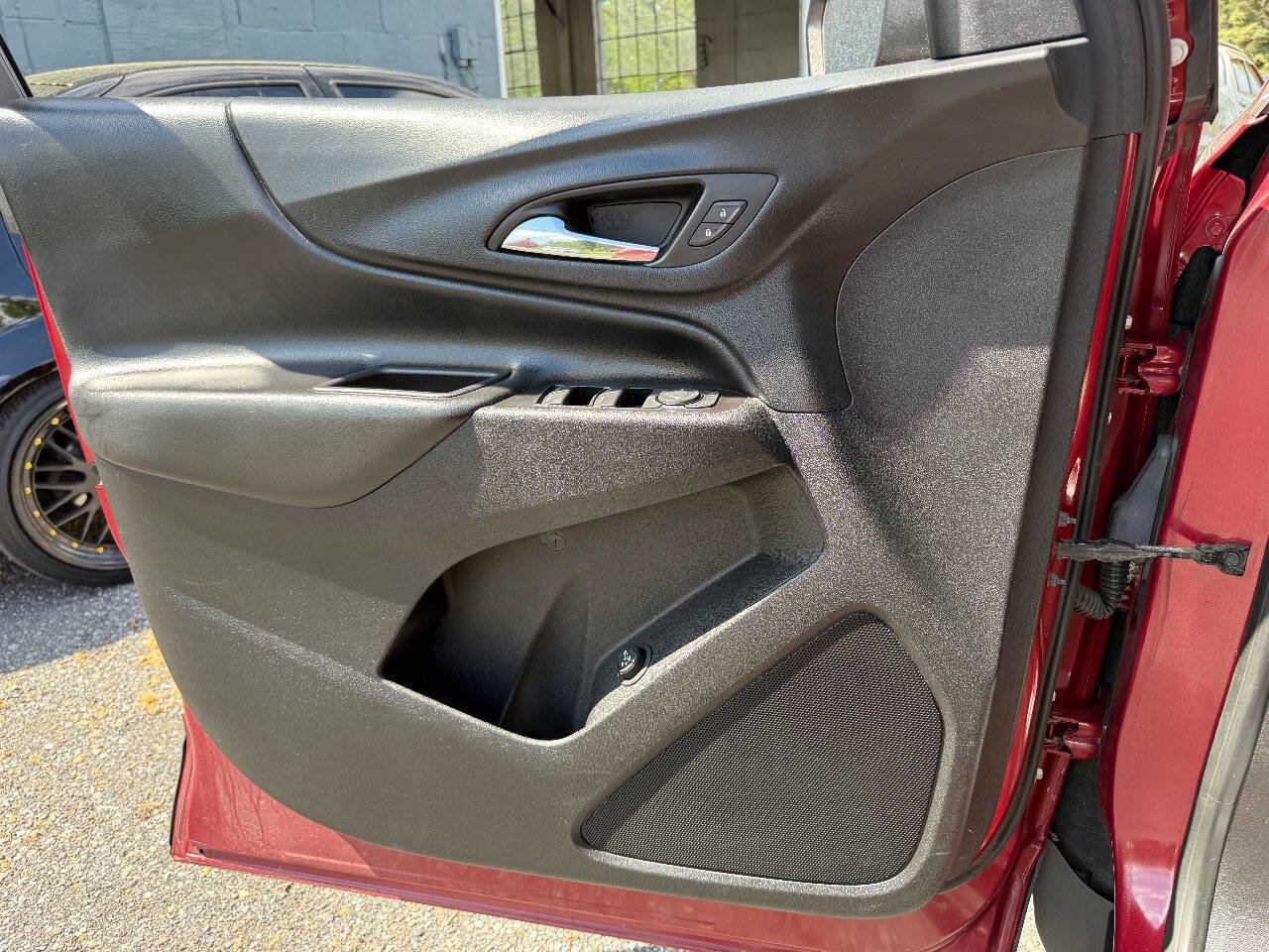 Used 2018 Chevrolet Equinox LT image 16