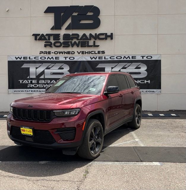 Used 2025 Jeep Grand Cherokee Altitude AWD/4WD image 2