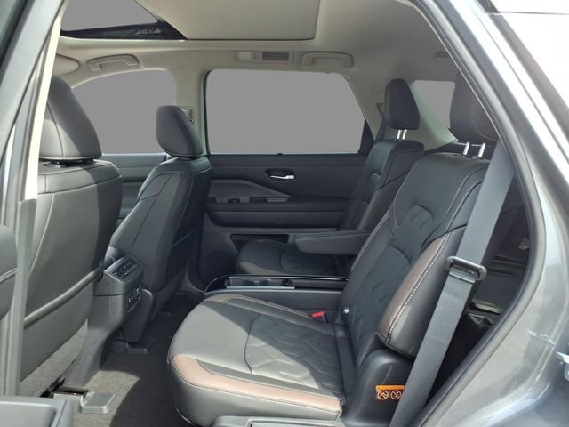 New 2026 Nissan Pathfinder Platinum image 5