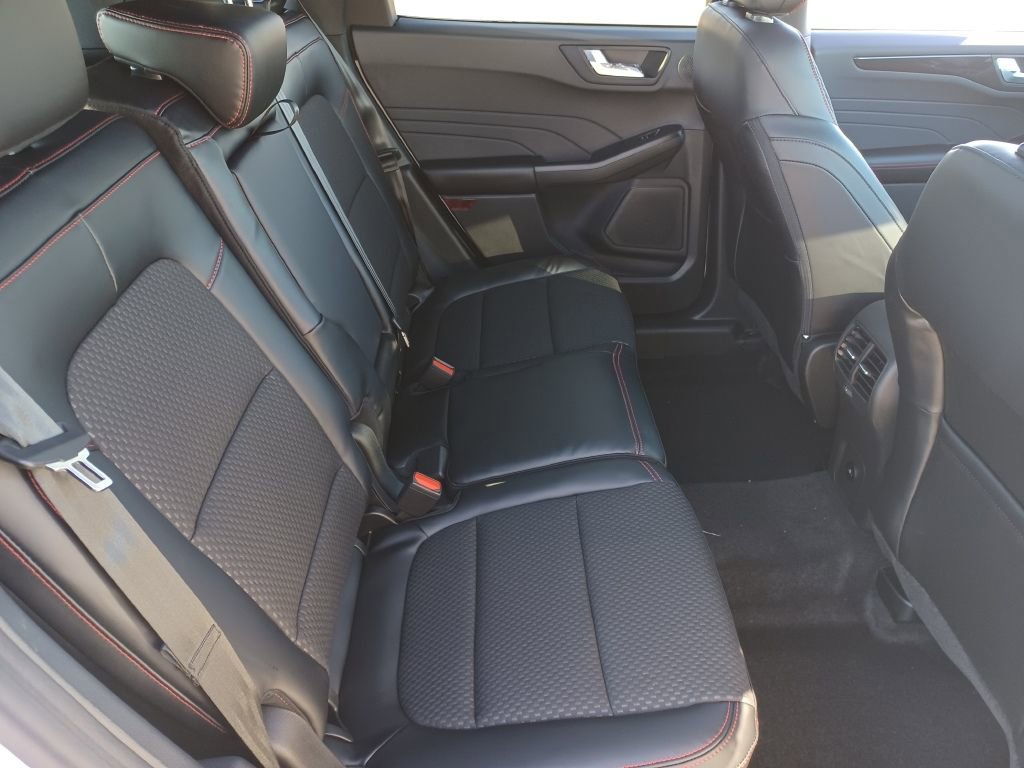Used 2024 Ford Escape ST-Line Select w/ Tech Pack #2 image 11