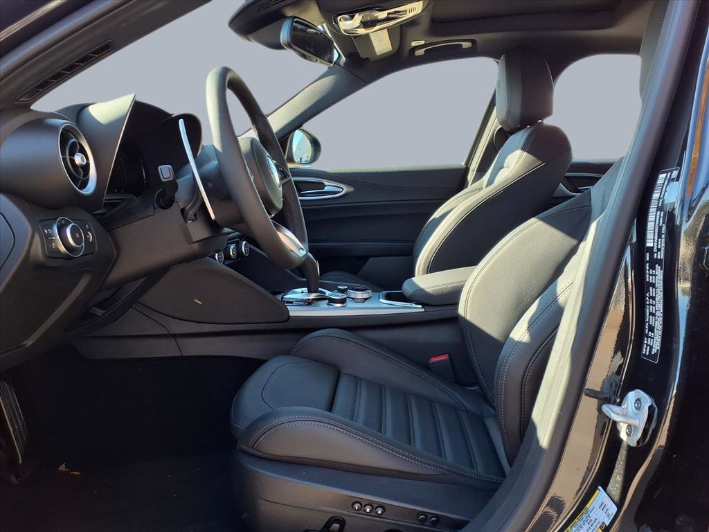 New 2025 Alfa Romeo Giulia w/ Veloce Package Rwd image 8