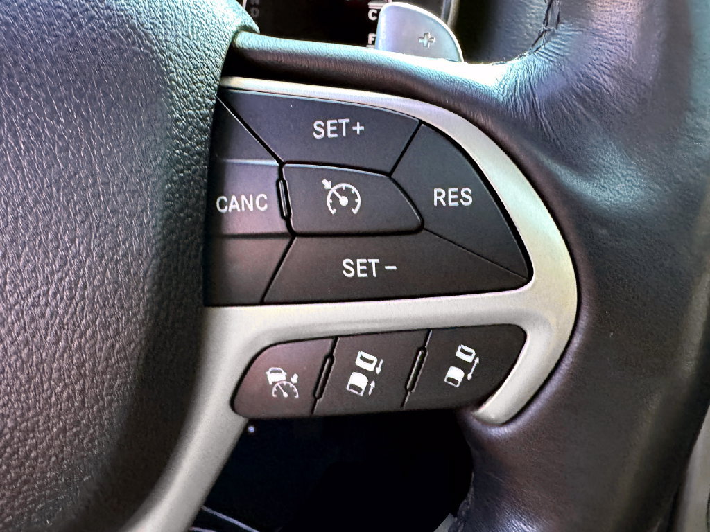 Used 2015 Jeep Grand Cherokee Limited w/ Luxury Group II AWD/4WD image 30