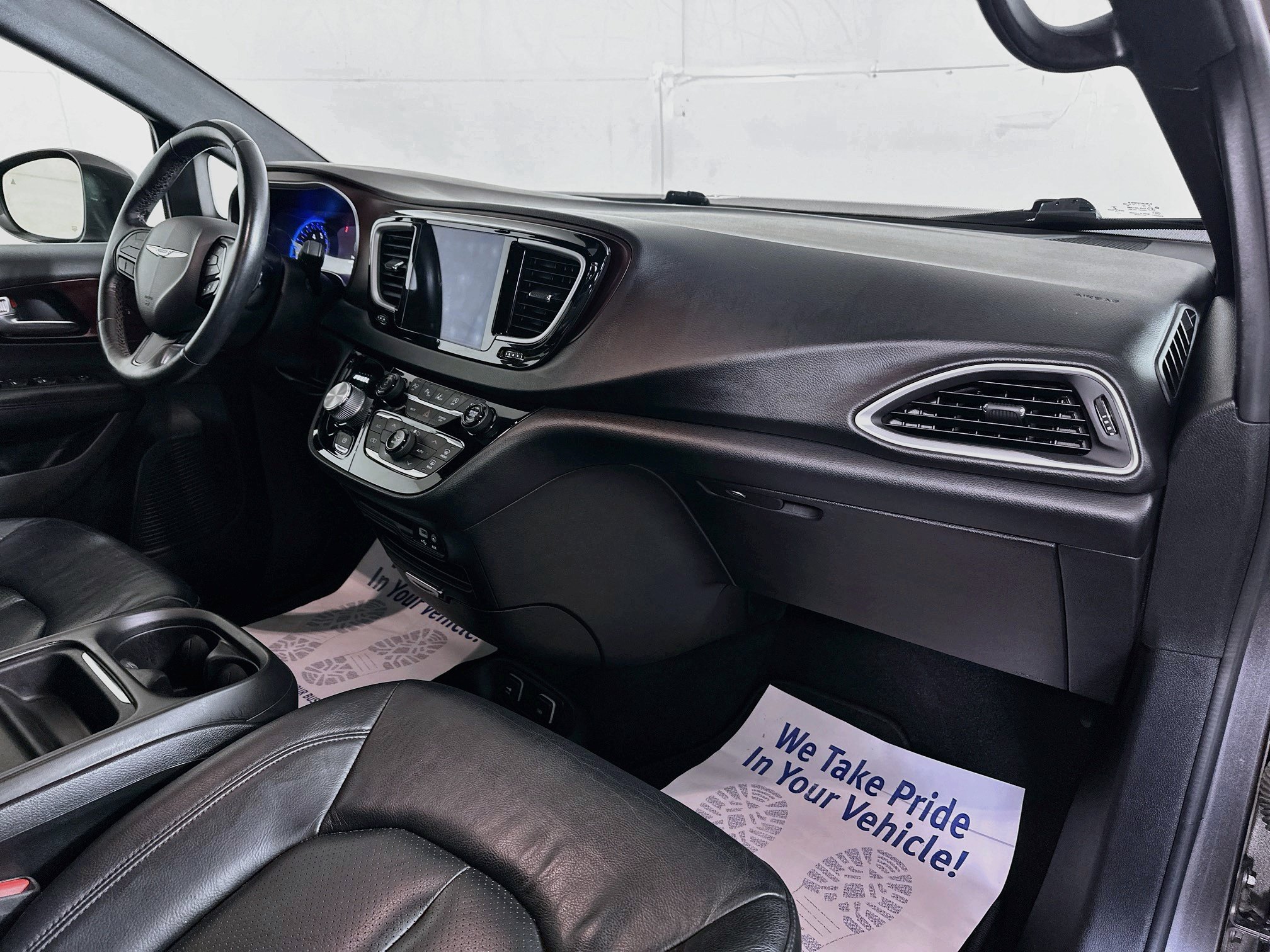 Used 2020 Chrysler Pacifica Touring-L FWD image 30