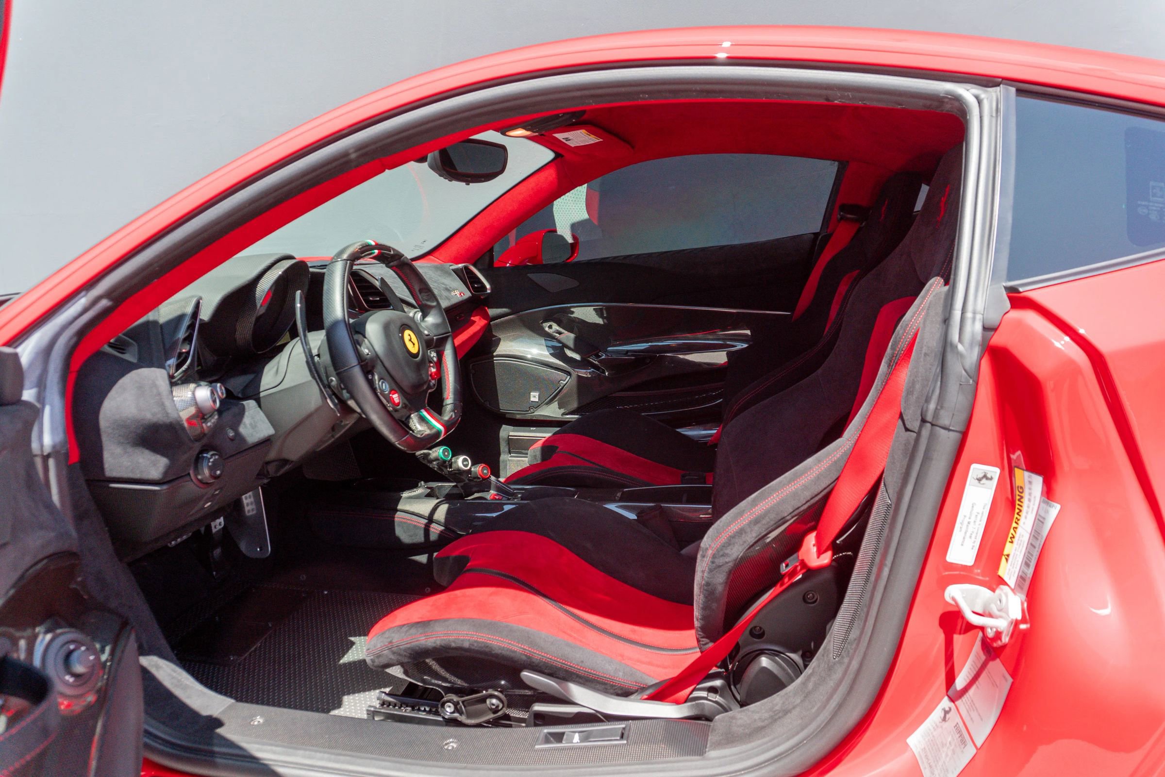 Used 2019 Ferrari 488 Pista Coupe RWD image 9