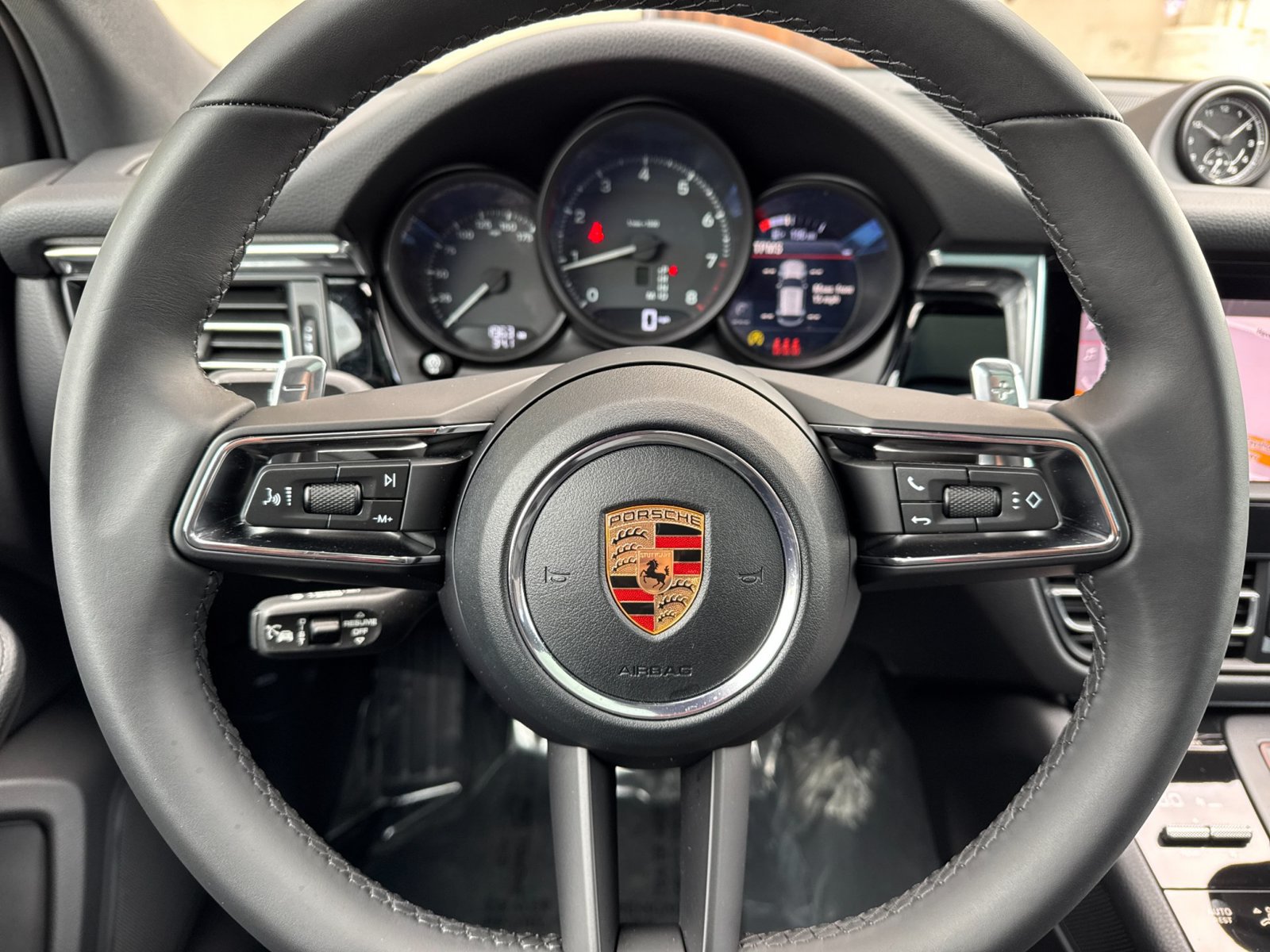 Certified 2026 Porsche Macan AWD/4WD image 27