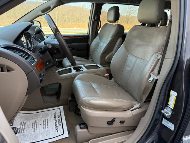 Used 2015 Chrysler Town & Country Limited Platinum w/ Trailer Tow Group FWD image 11