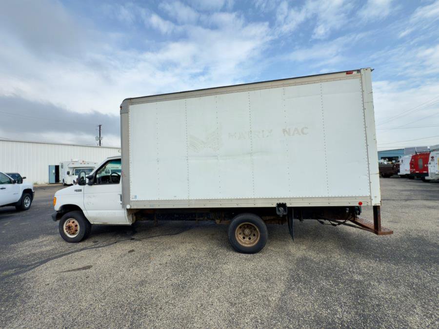 Used 2003 Ford E-350 and Econoline 350 Super Duty image 2