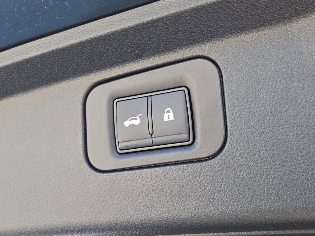 New 2026 Nissan Armada SL w/ Captain's Chari Seat Package image 18