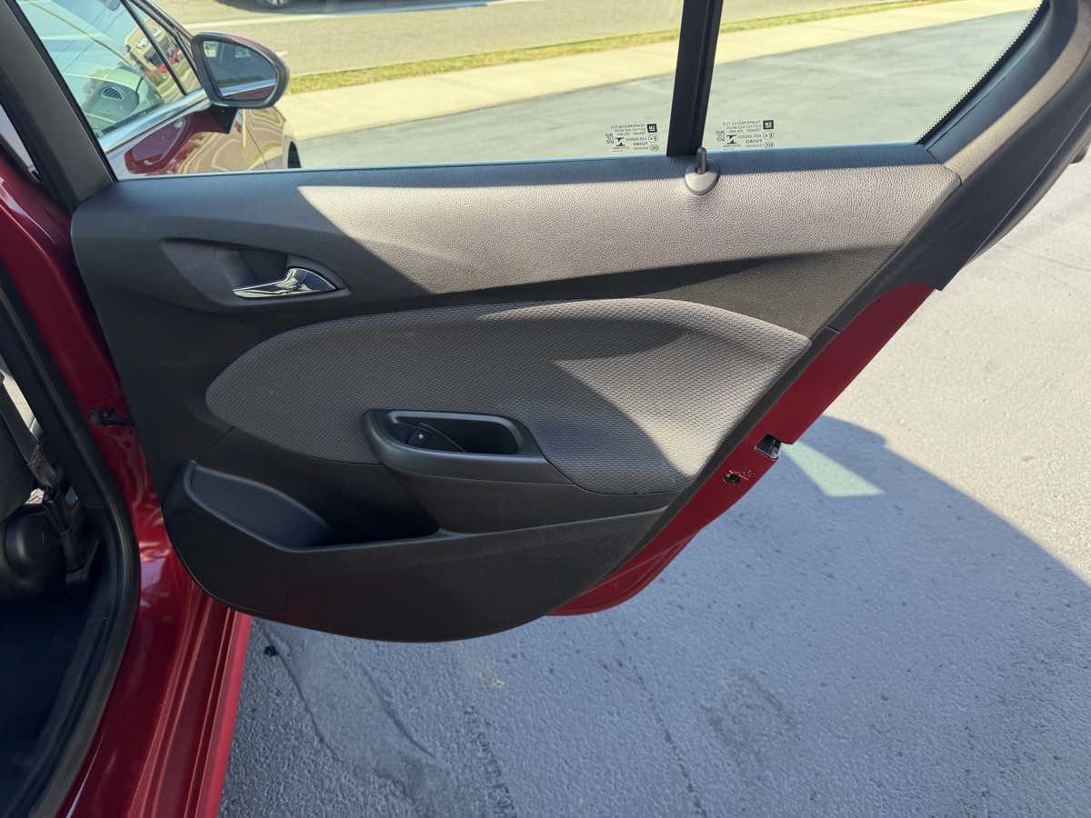 Used 2018 Chevrolet Cruze LT w/ Convenience Package FWD image 17