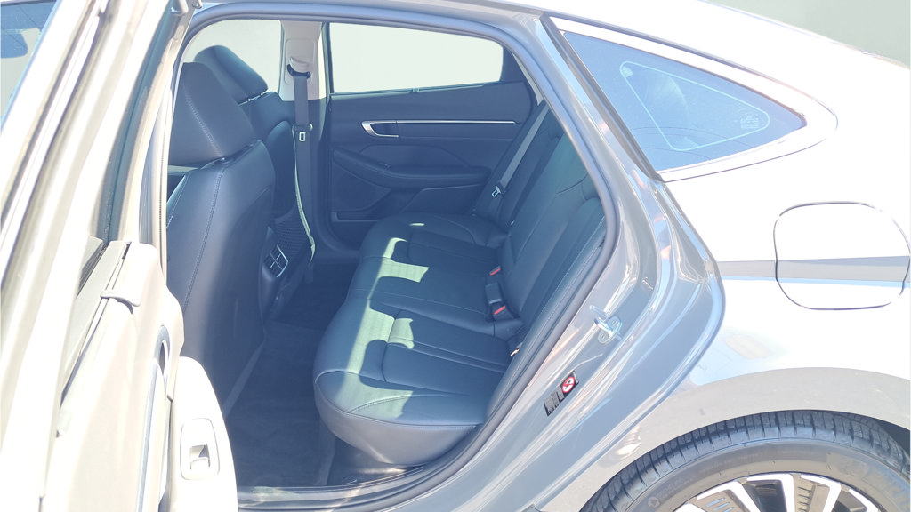 Used 2022 Hyundai Sonata Limited w/ Cargo Package FWD image 12