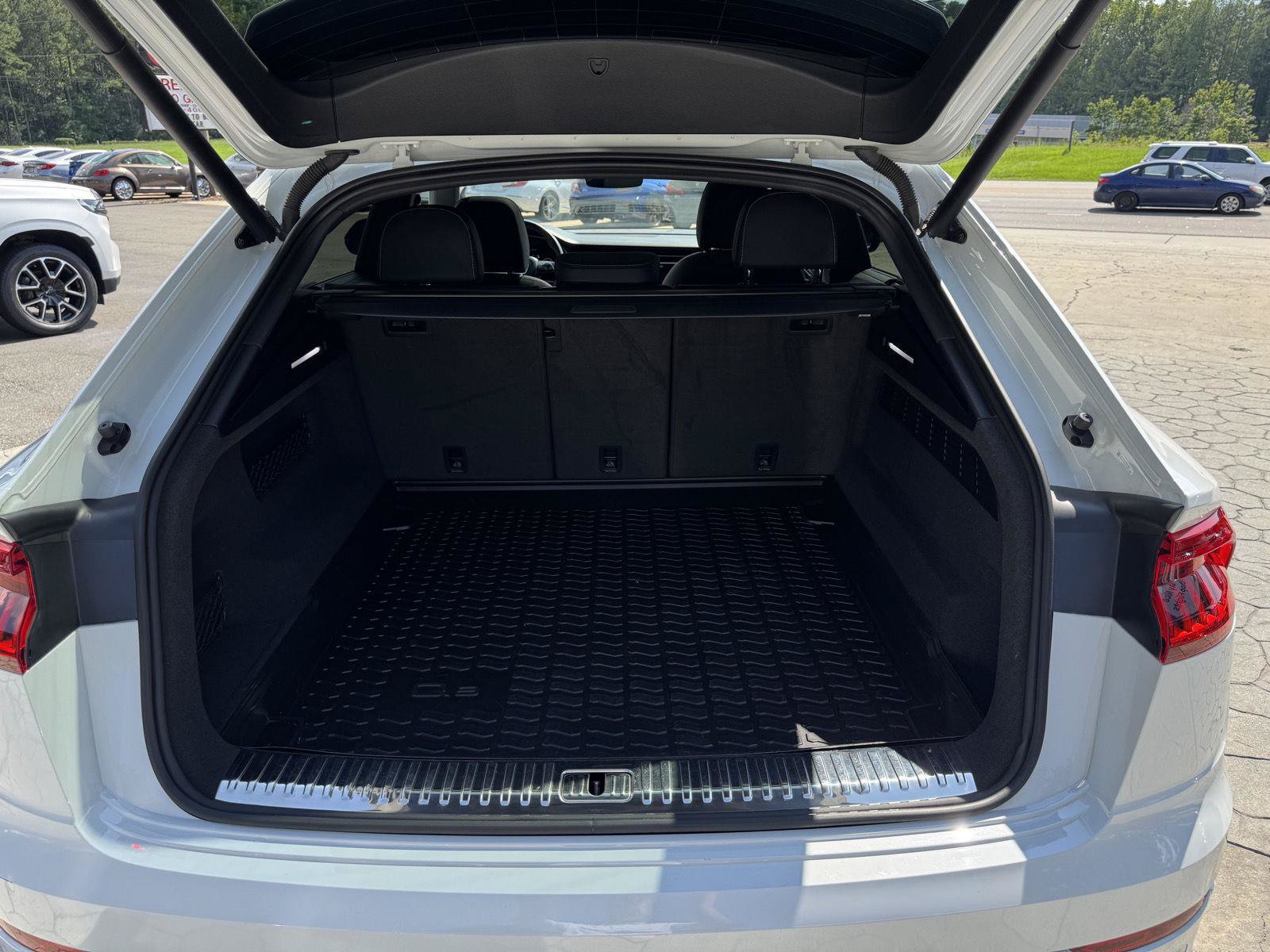 Used 2019 Audi Q8 Prestige w/ Towing Package AWD/4WD image 13