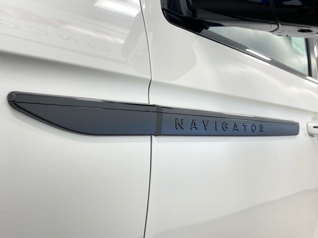 New 2026 Lincoln Navigator Reserve w/ Jet Appearance Package AWD/4WD image 5