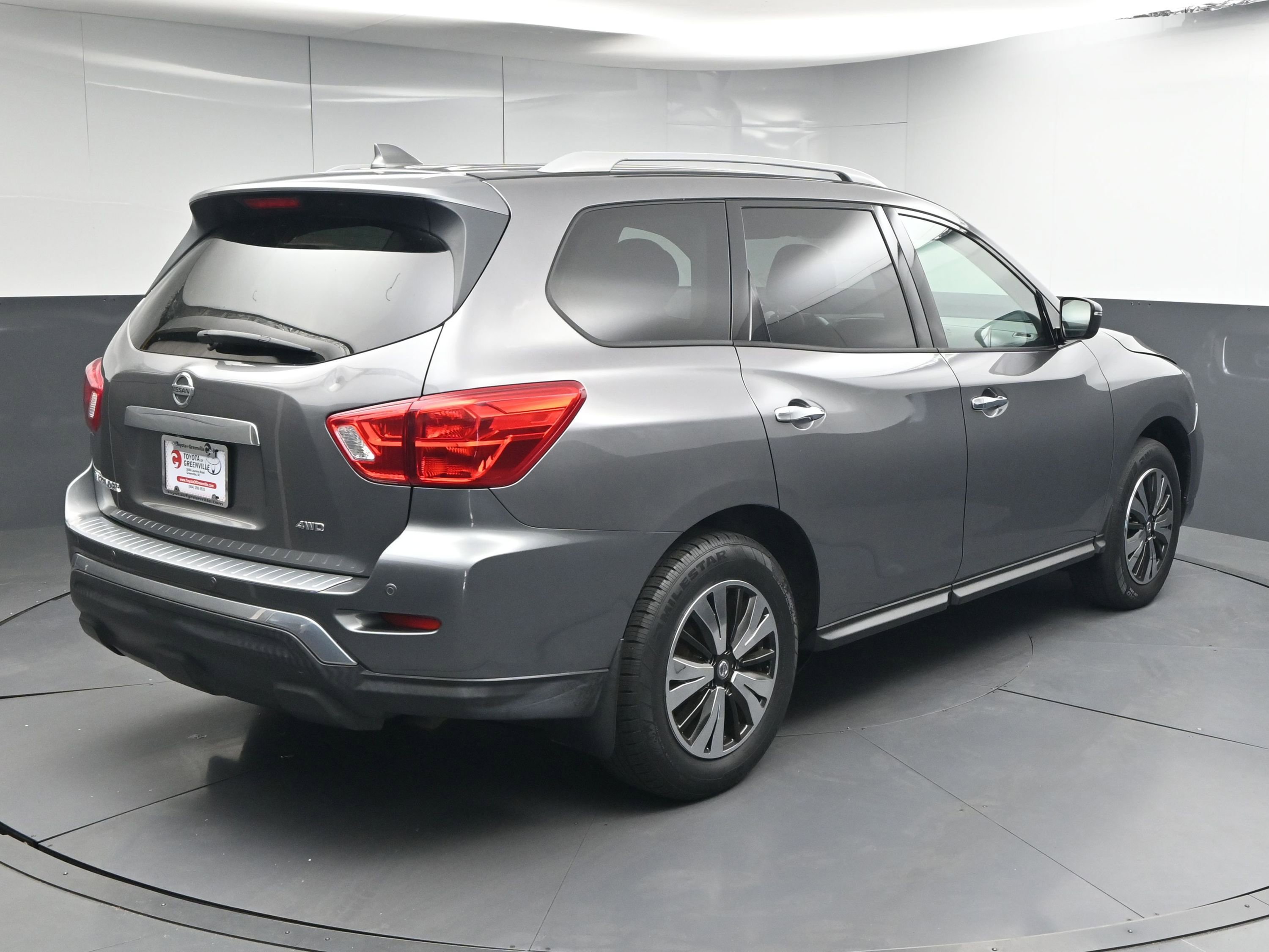 Used 2020 Nissan Pathfinder S image 4