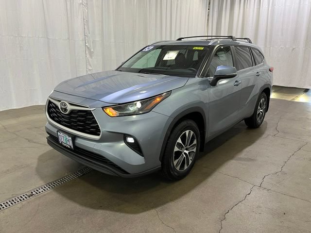 Used 2024 Toyota Highlander XLE AWD/4WD image 7