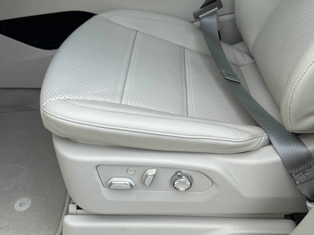 New 2026 Cadillac Escalade ESV Platinum Luxury w/ LPO, Radiant Package AWD/4WD image 23