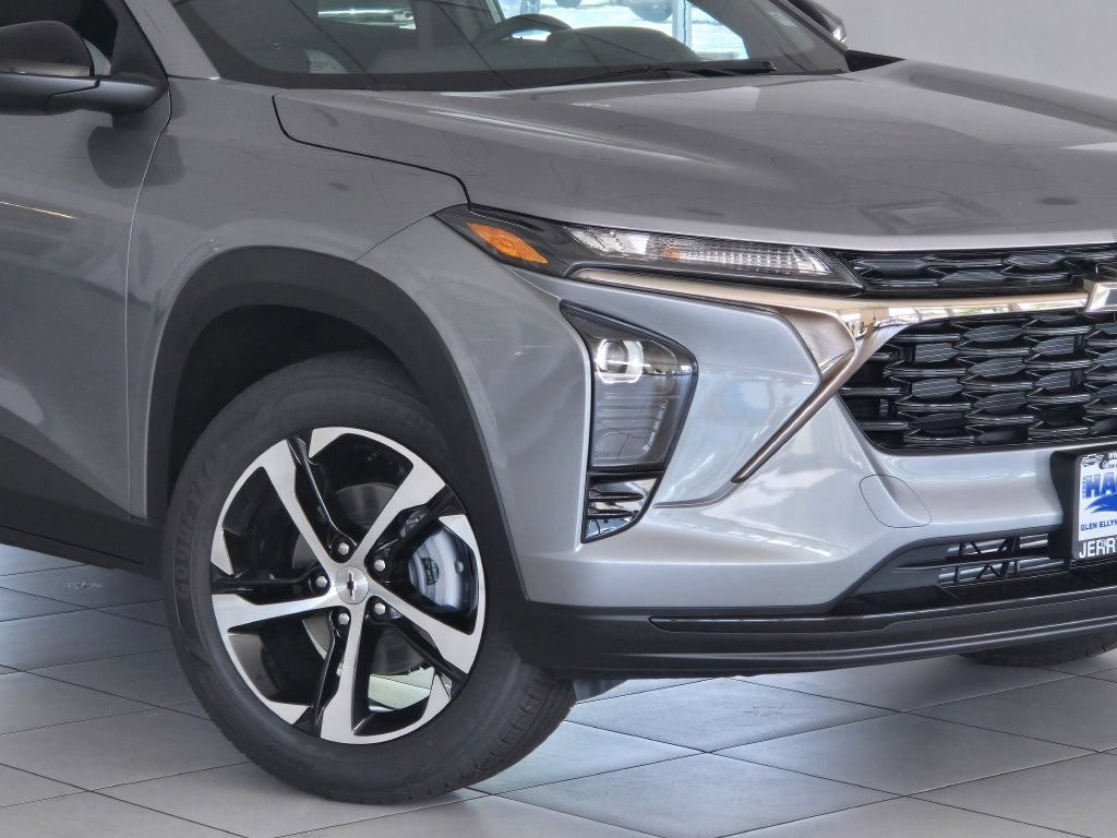 New 2026 Chevrolet Trax RS w/ Driver Confidence Package FWD image 2