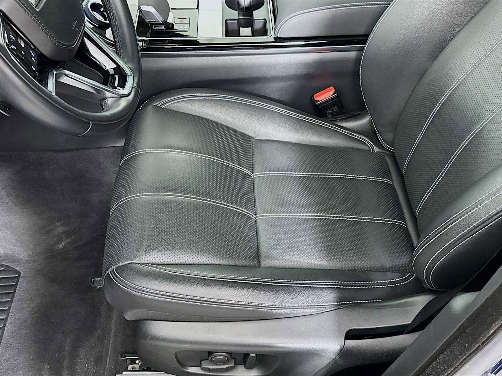 Used 2023 Land Rover Range Rover Velar R-Dynamic S image 21