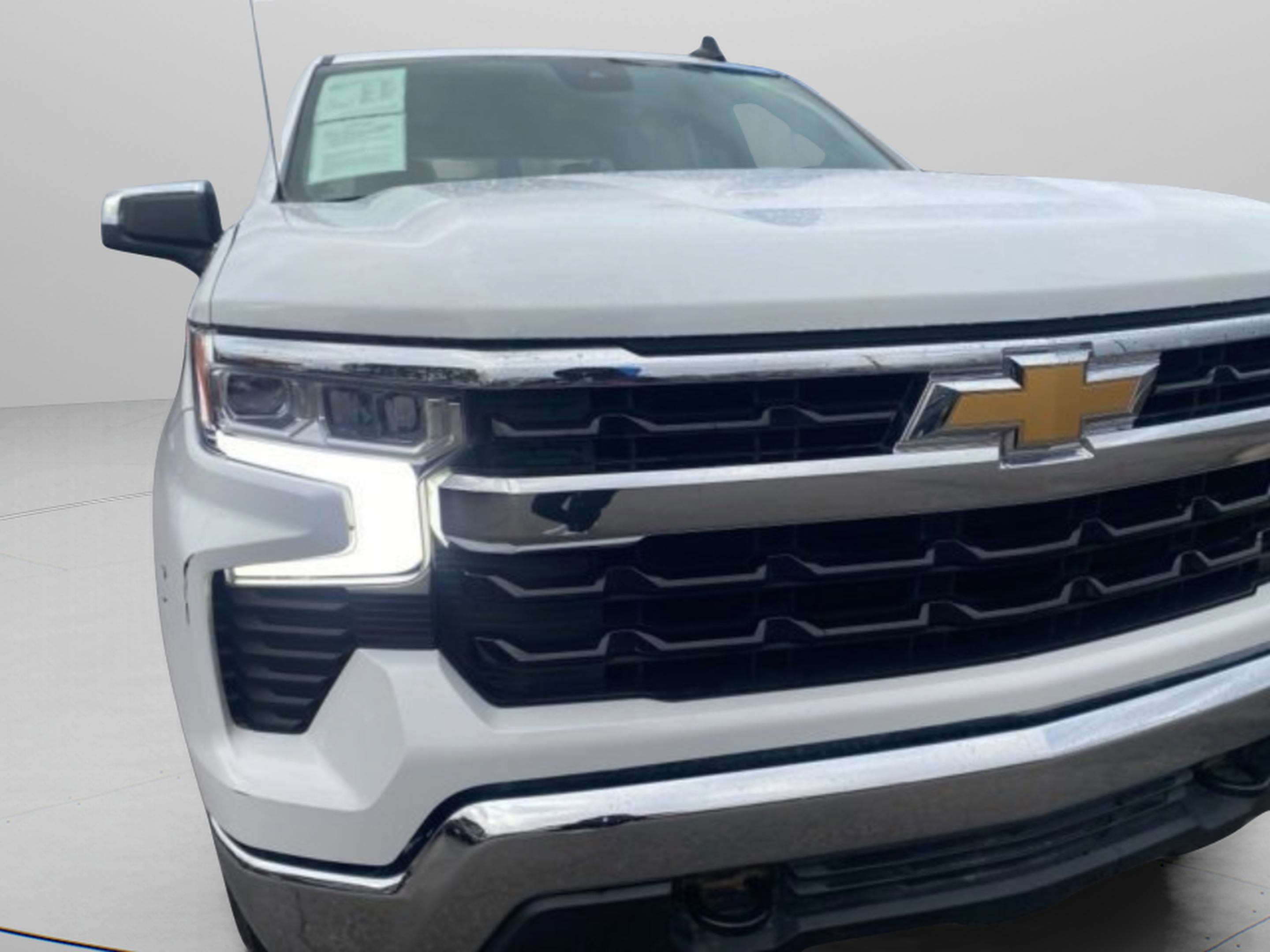 Used 2025 Chevrolet Silverado 1500 LT image 2