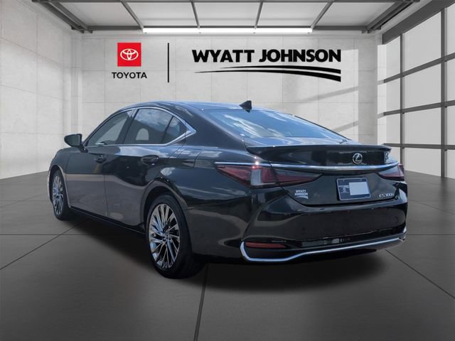 Used 2024 Lexus ES 300h Ultra Luxury w/ Accessory Package (Z2) FWD image 3