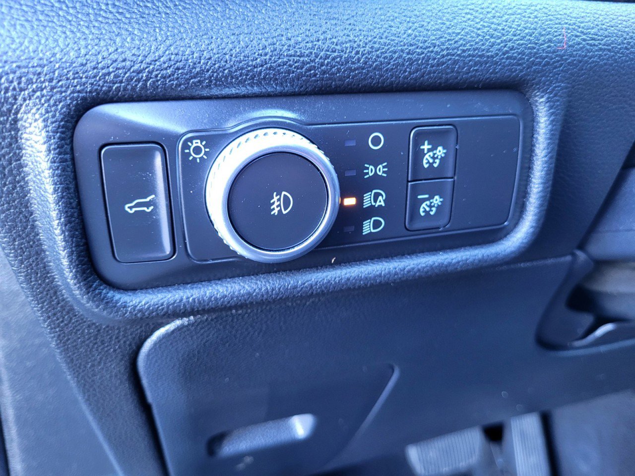 Used 2021 Ford Explorer XLT w/ Equipment Group 202A image 30