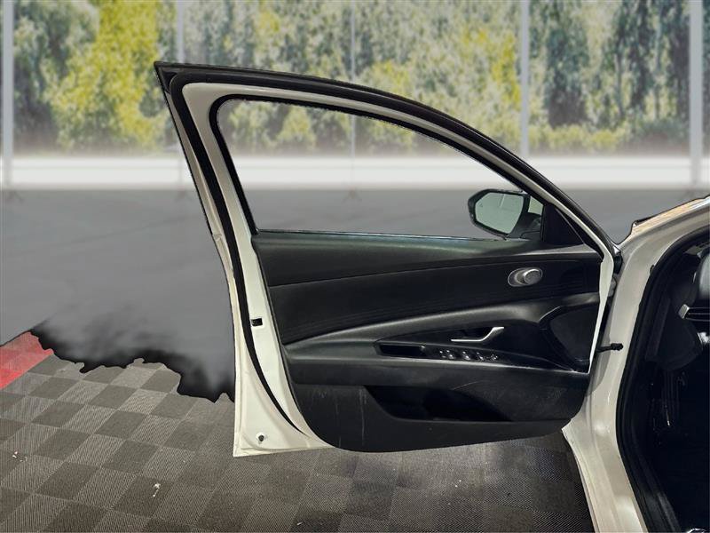 Used 2021 Hyundai Elantra SE FWD image 20