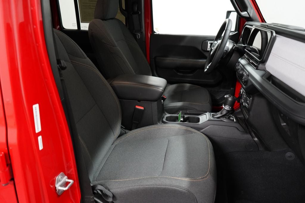 Used 2025 Jeep Wrangler Unlimited Sahara w/ Safety Group AWD/4WD image 30