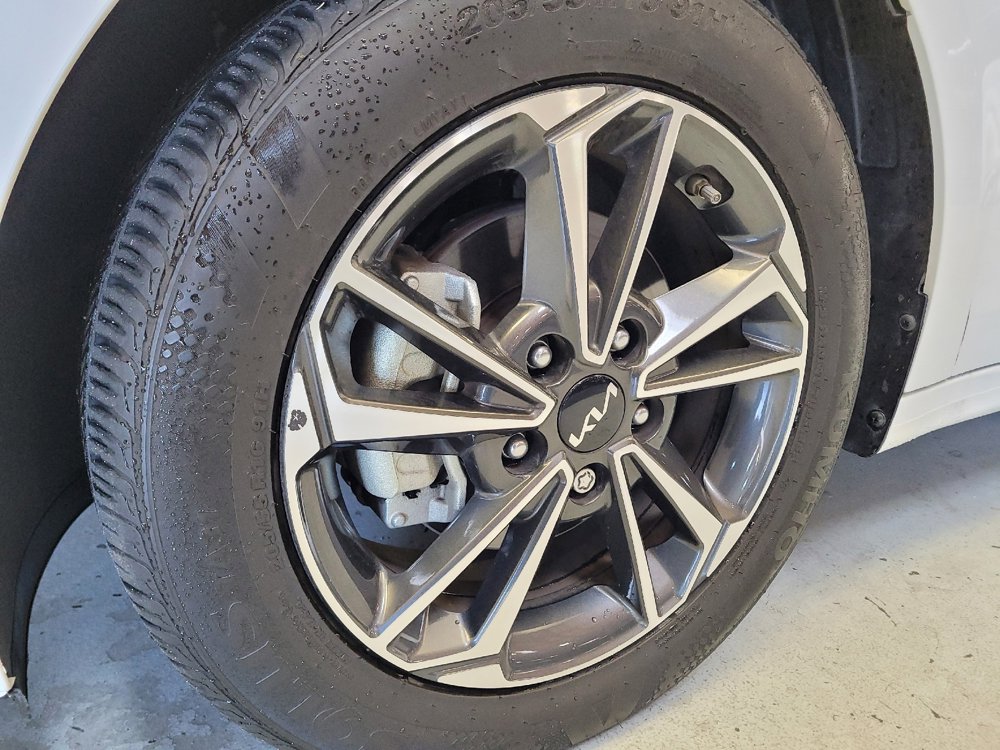 Used 2023 Kia Forte LXS image 31