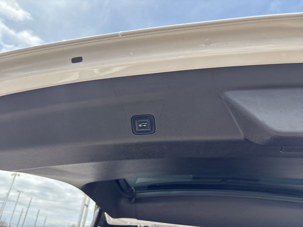 Used 2021 GMC Yukon Denali AWD/4WD image 8