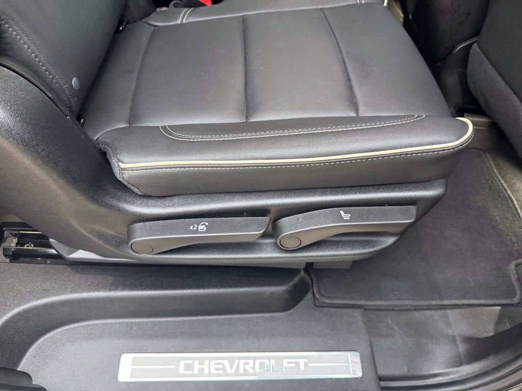 Used 2026 Chevrolet Suburban Premier AWD/4WD image 18