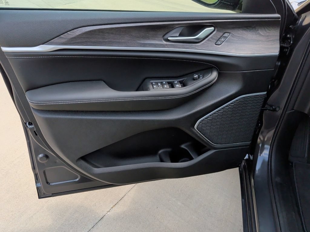 New 2026 Jeep Grand Cherokee Limited AWD/4WD image 11