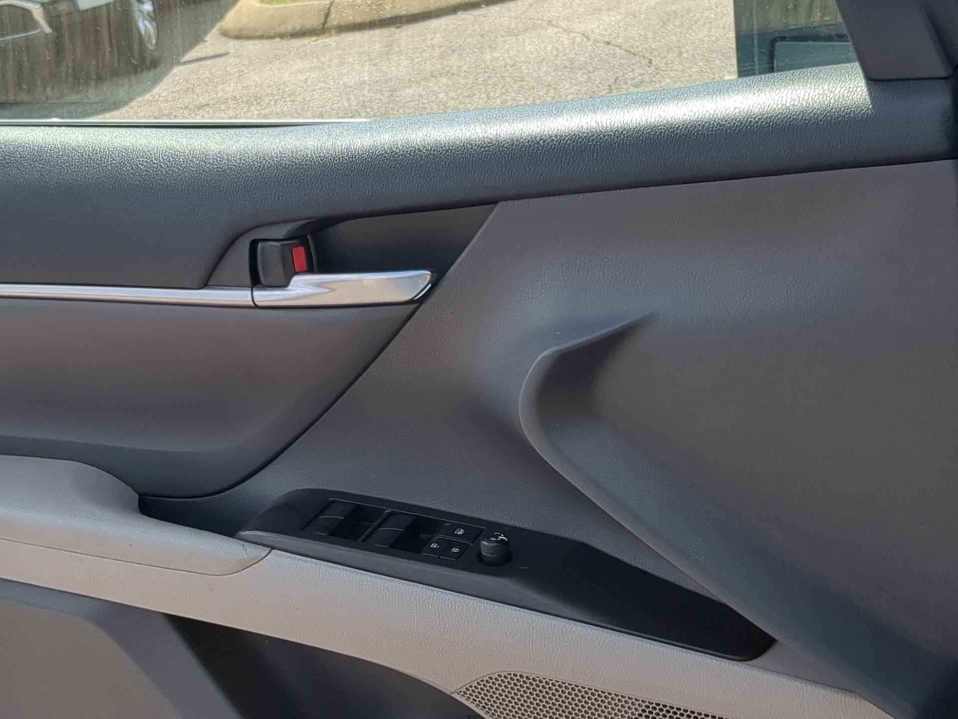 Used 2023 Toyota Camry SE FWD image 13