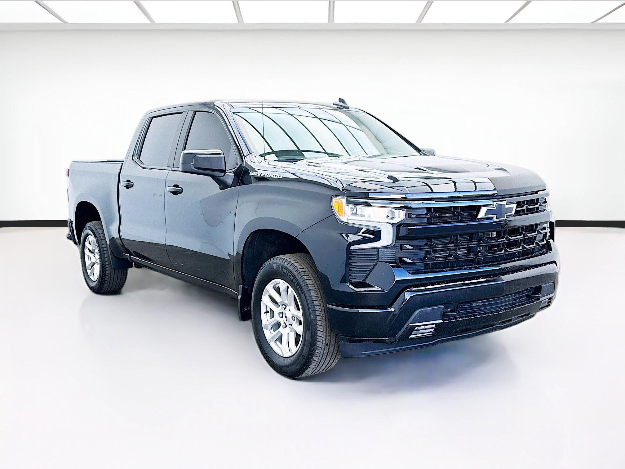 Used 2024 Chevrolet Silverado 1500 RST AWD/4WD image 3