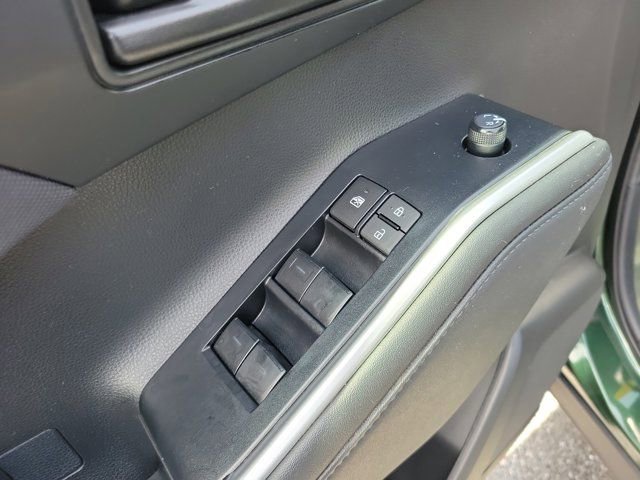 Used 2023 Toyota Highlander LE AWD/4WD image 16