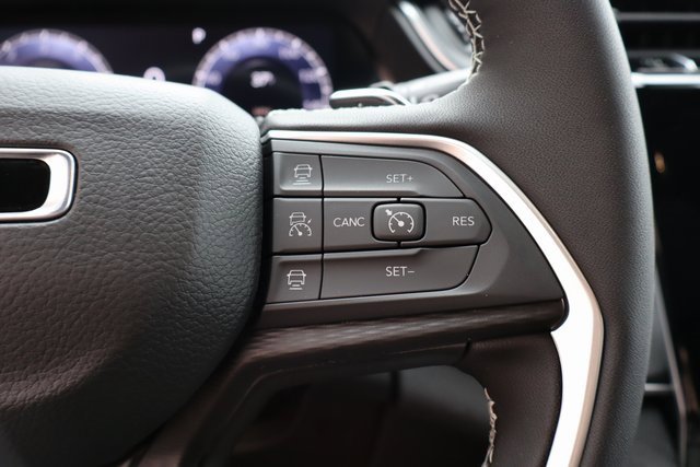 New 2025 Jeep Grand Cherokee Altitude image 14