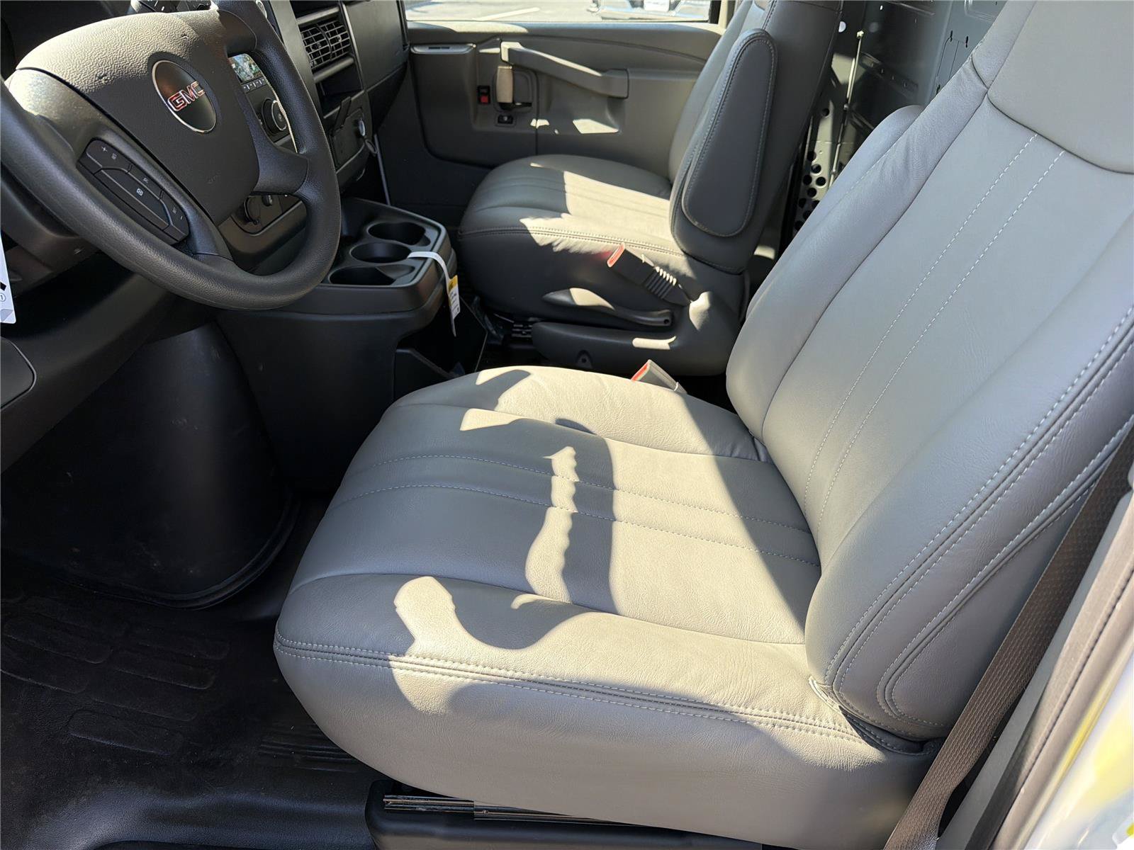 New 2025 GMC Savana 2500 w/ Driver Convenience Package RWD image 7