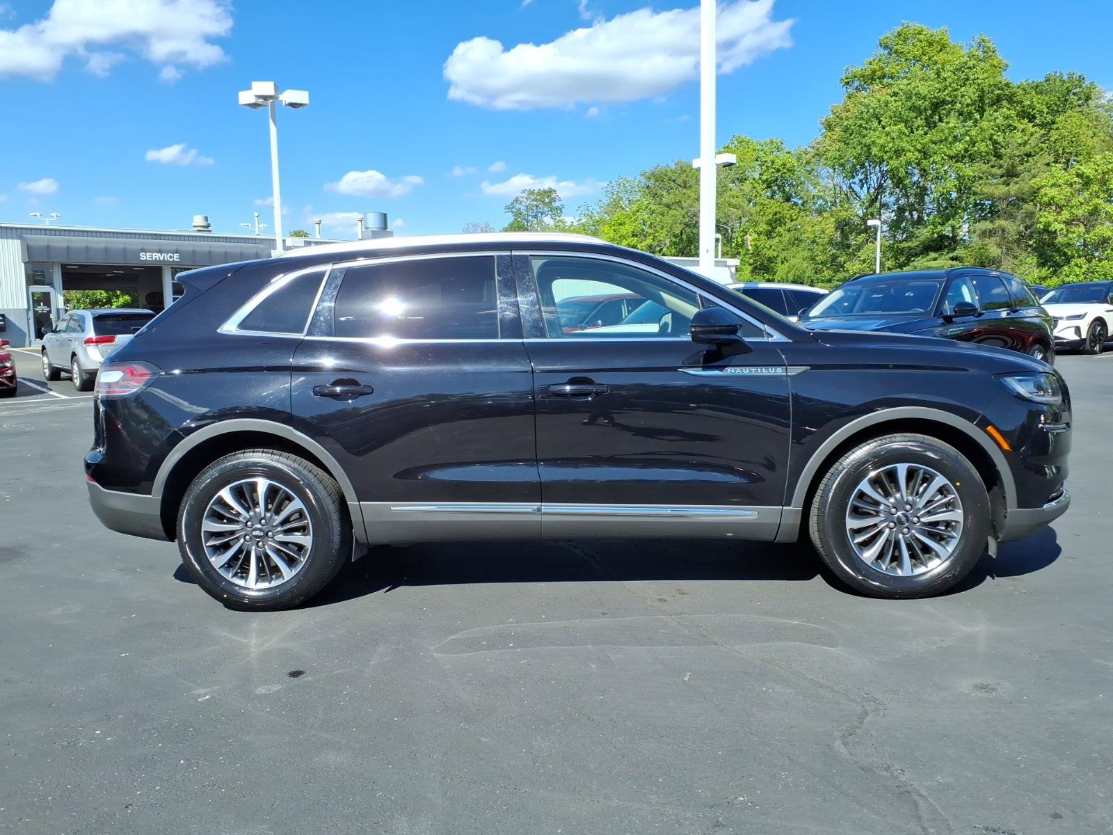 Certified 2023 Lincoln Nautilus AWD w/ Premium Package image 8