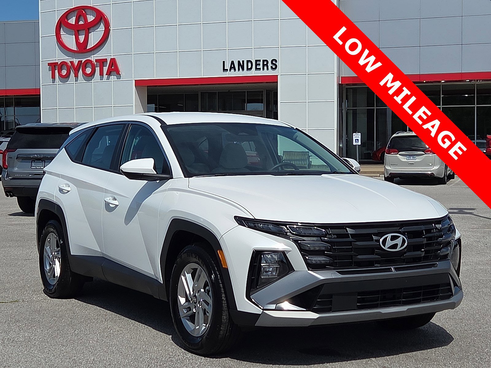 Used 2025 Hyundai Tucson SE FWD image 1