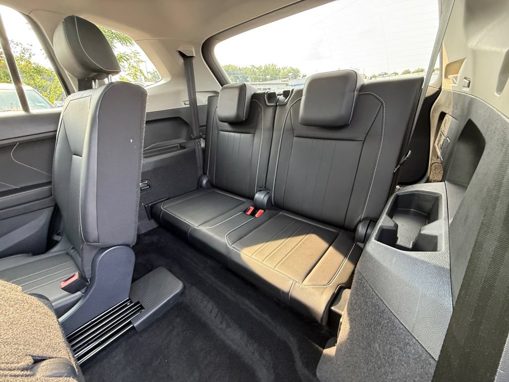 Used 2023 Volkswagen Tiguan SE w/ Panoramic Sunroof Package FWD image 25