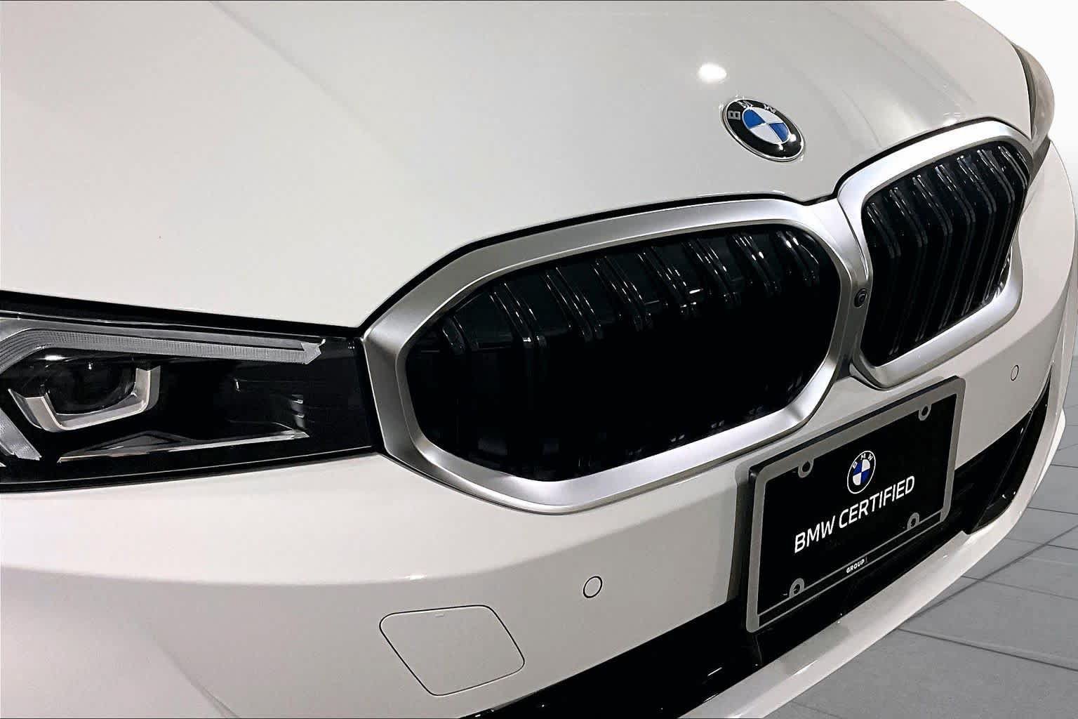 Used 2025 BMW 330i xDrive Sedan w/ Premium Package AWD/4WD image 31