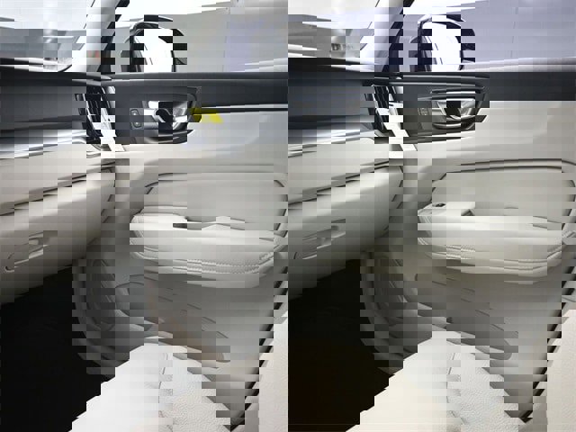 New 2025 Volvo XC60 B5 Core image 22