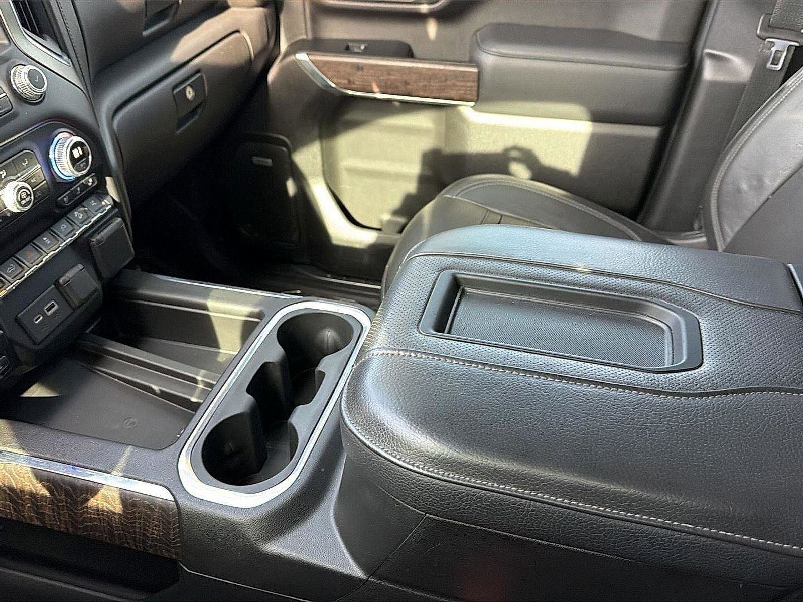 Used 2022 GMC Sierra 2500 Denali w/ Denali Black Diamond Edition image 13