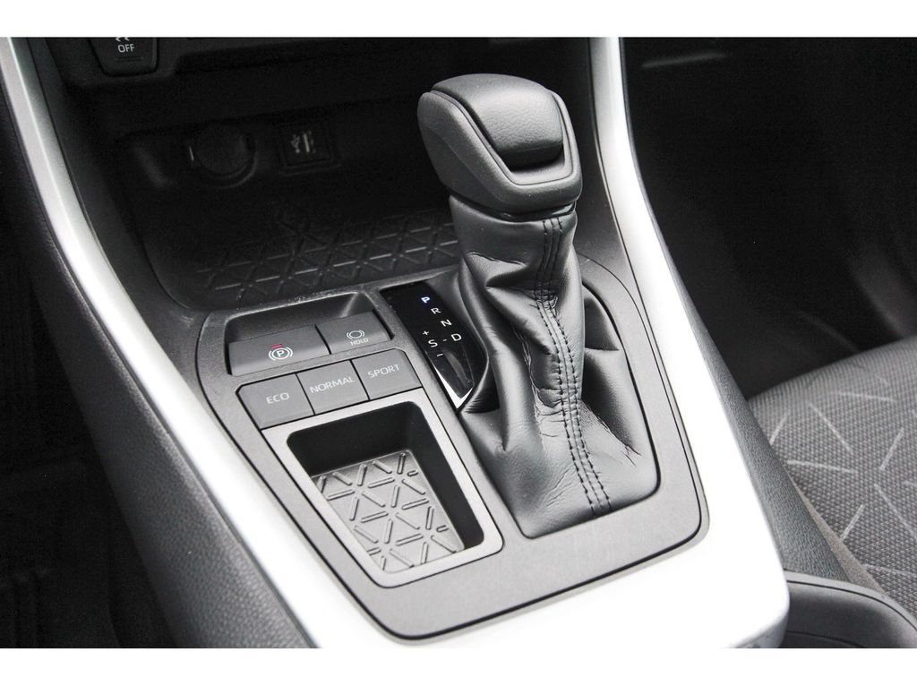 Used 2024 Toyota RAV4 XLE w/ Convenience Package FWD image 31