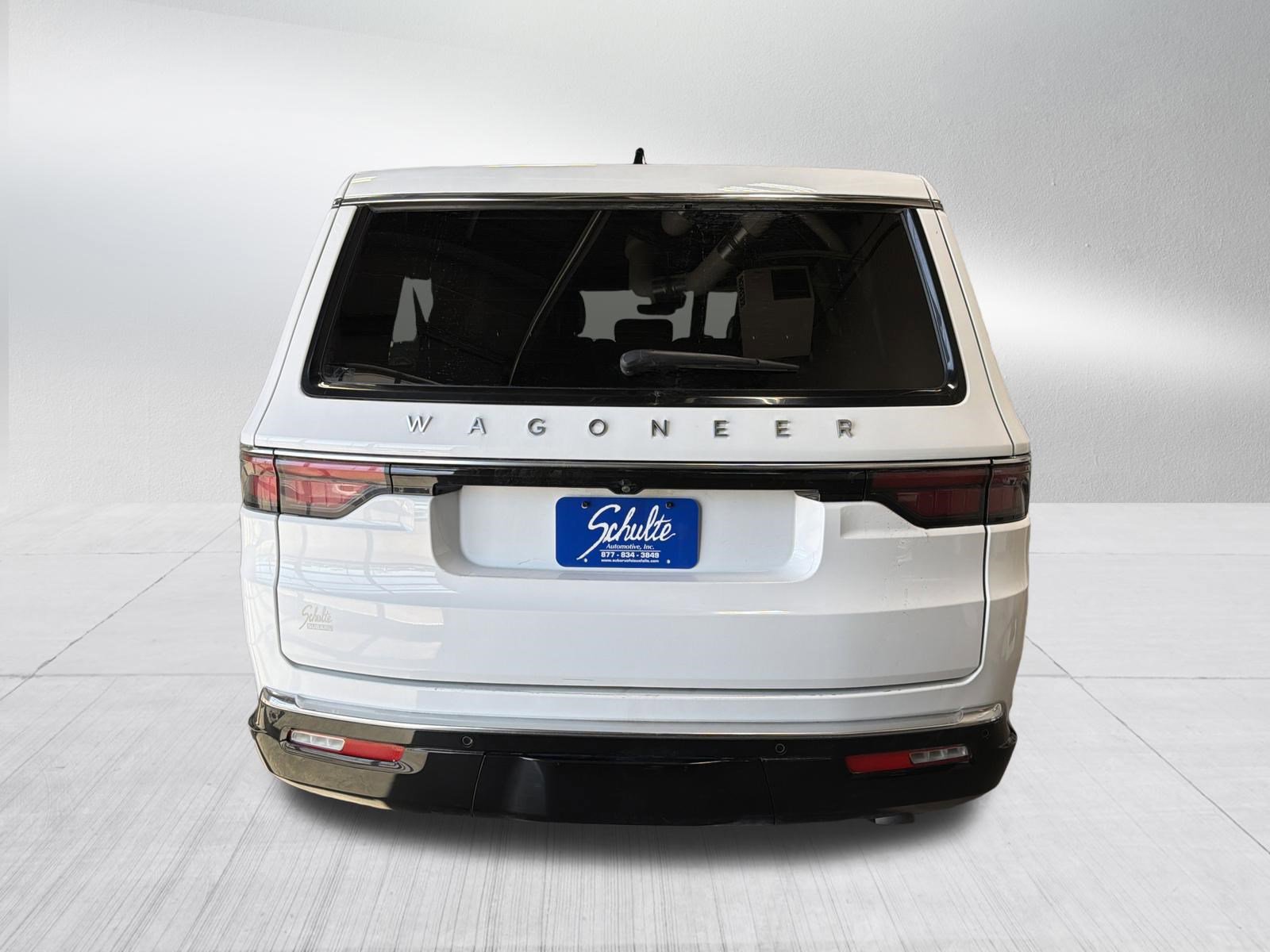 Used 2025 Jeep Wagoneer L Series III AWD/4WD image 6