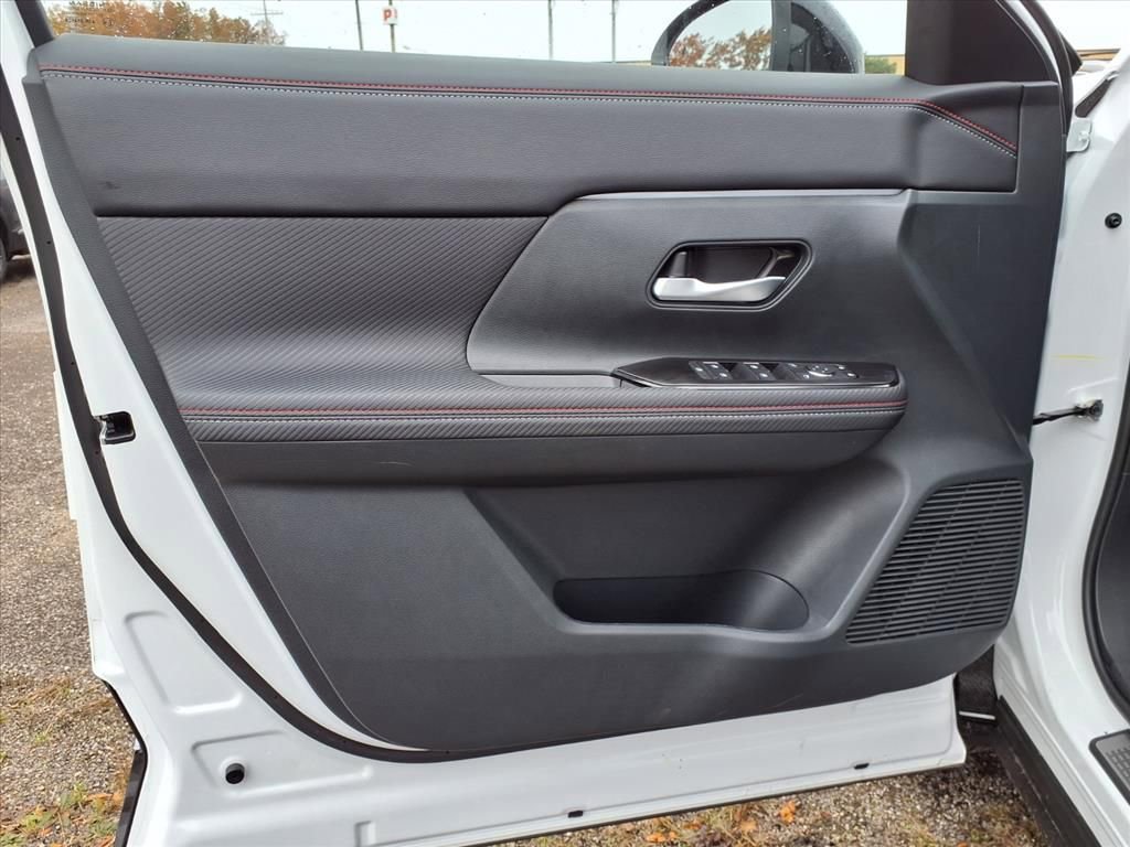 New 2026 Nissan Kicks SR w/ SR Premium Package image 19