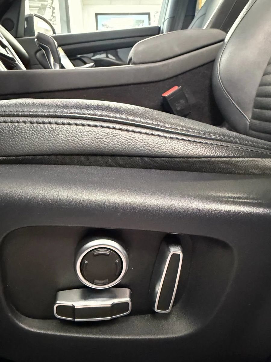 Used 2022 Land Rover Discovery Sport SE AWD/4WD image 15