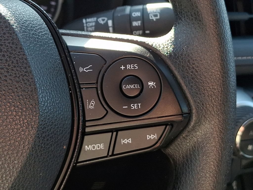 Used 2020 Toyota RAV4 XLE AWD/4WD image 24