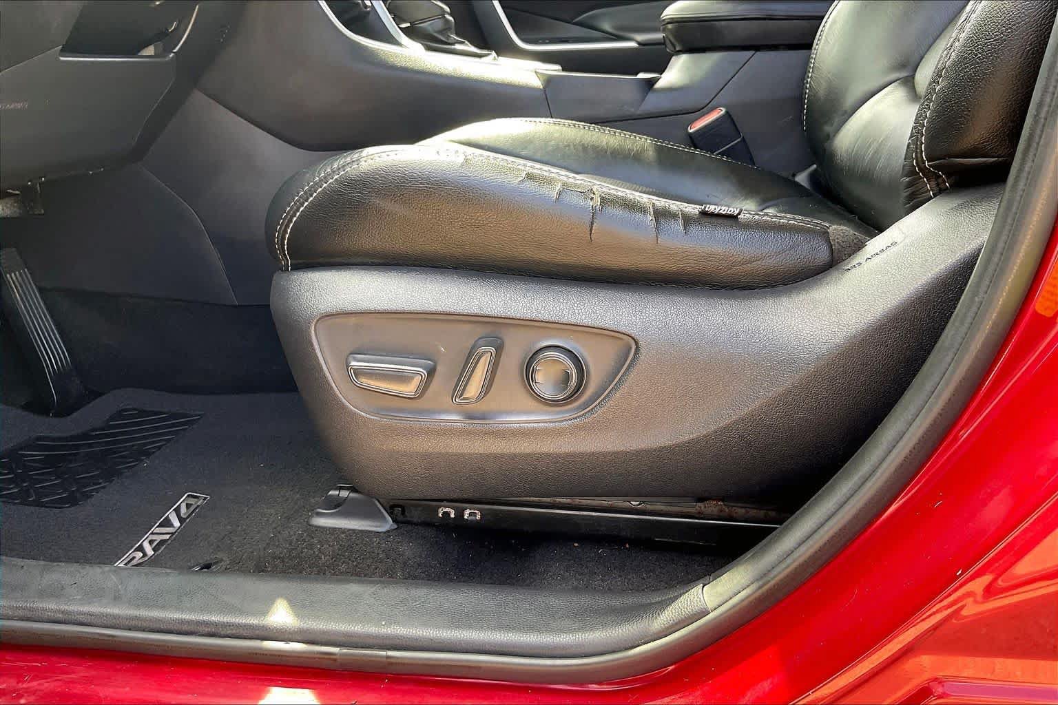 Used 2021 Toyota RAV4 XLE w/ Convenience Package FWD image 35