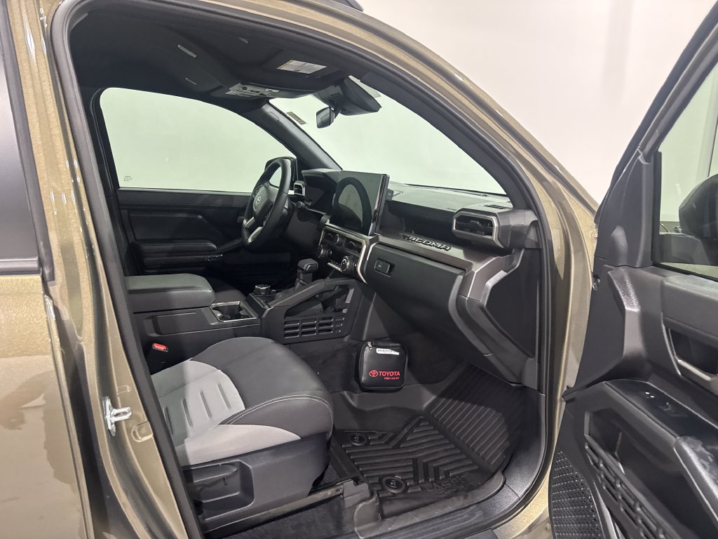 Used 2025 Toyota Tacoma TRD Off-Road AWD/4WD image 24