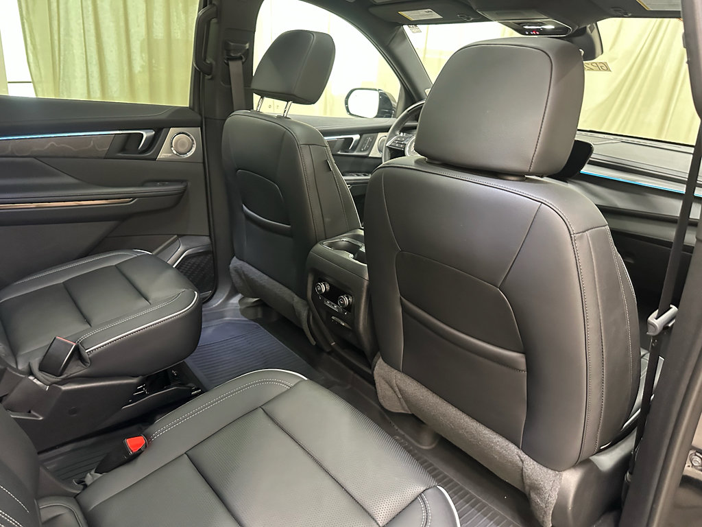 Certified 2025 Buick Enclave Avenir image 24