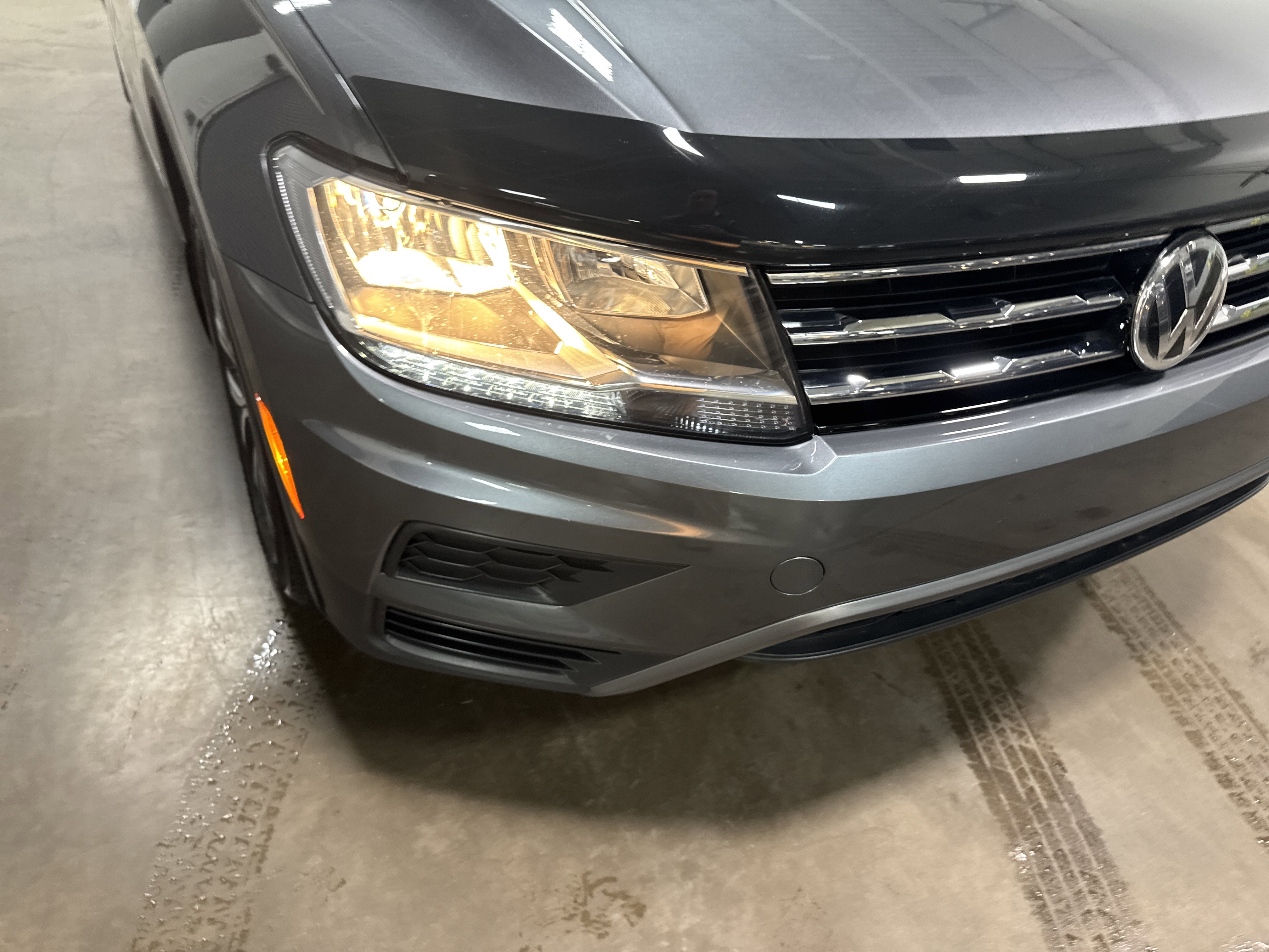 Used 2020 Volkswagen Tiguan SE w/ Panoramic Sunroof Package image 39